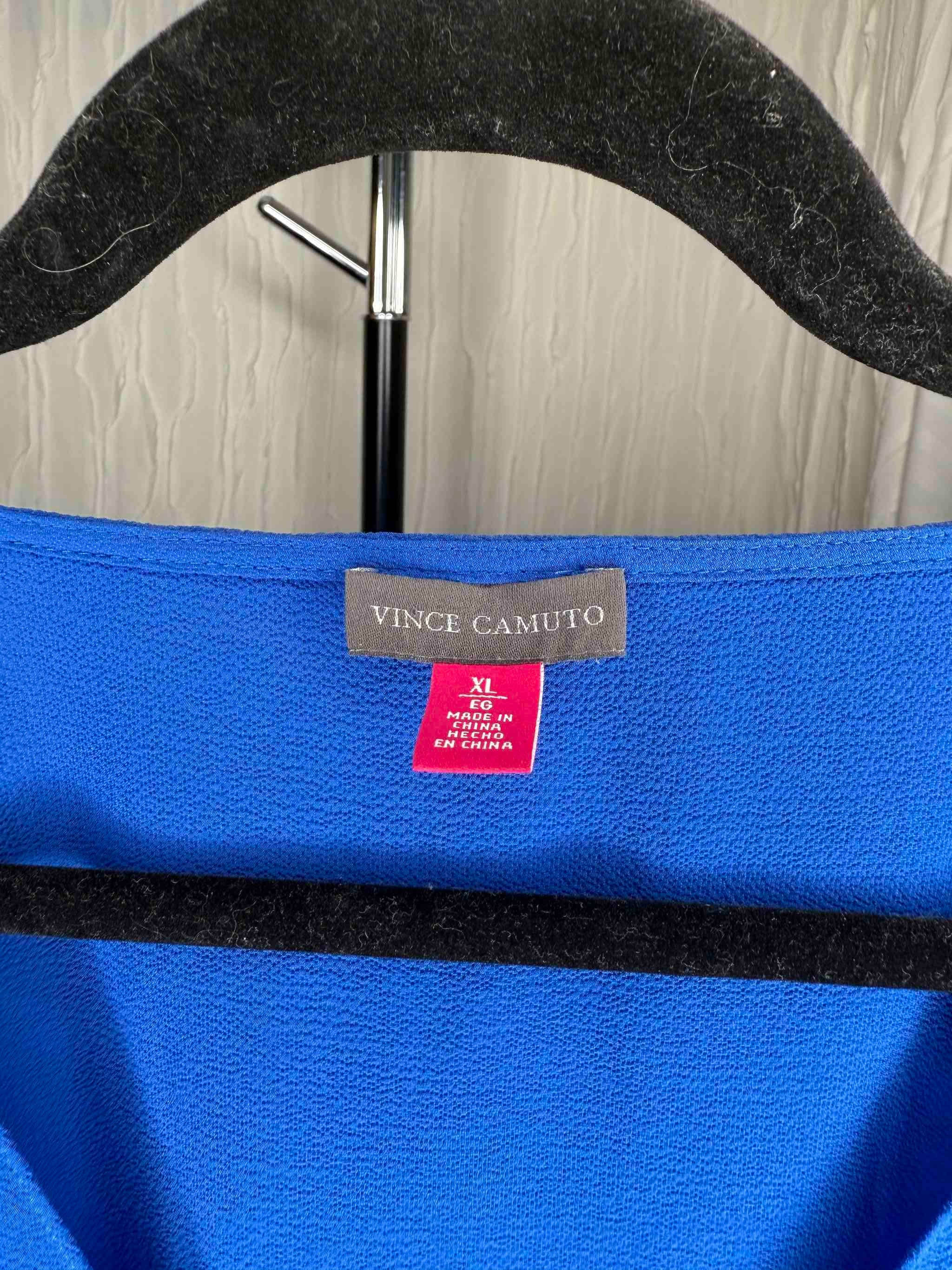 Blusa Azul rey. Marca Vince Camuto
