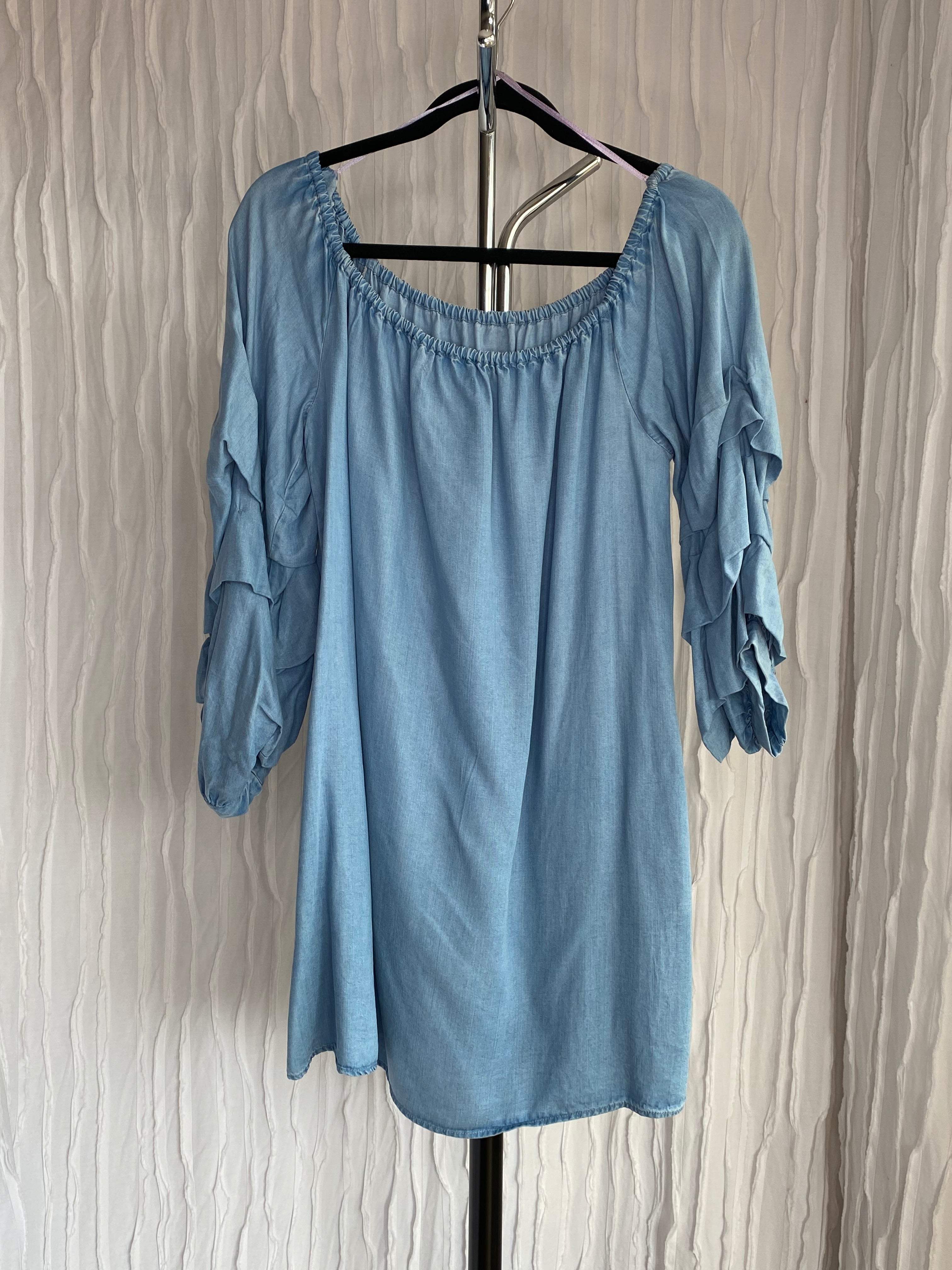Blusa Azul mezclilla. Marca ZARA