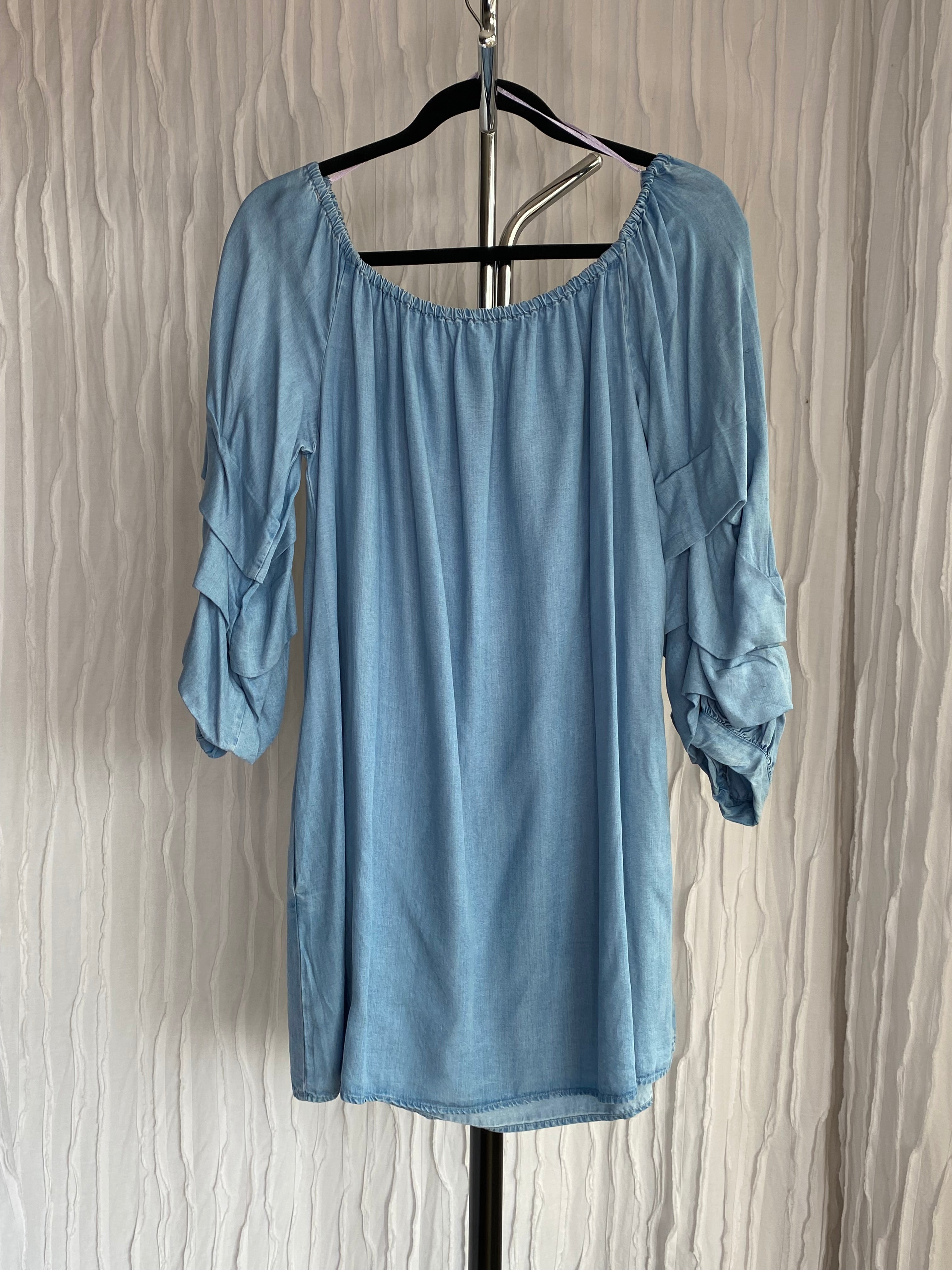 Blusa Azul mezclilla. Marca ZARA