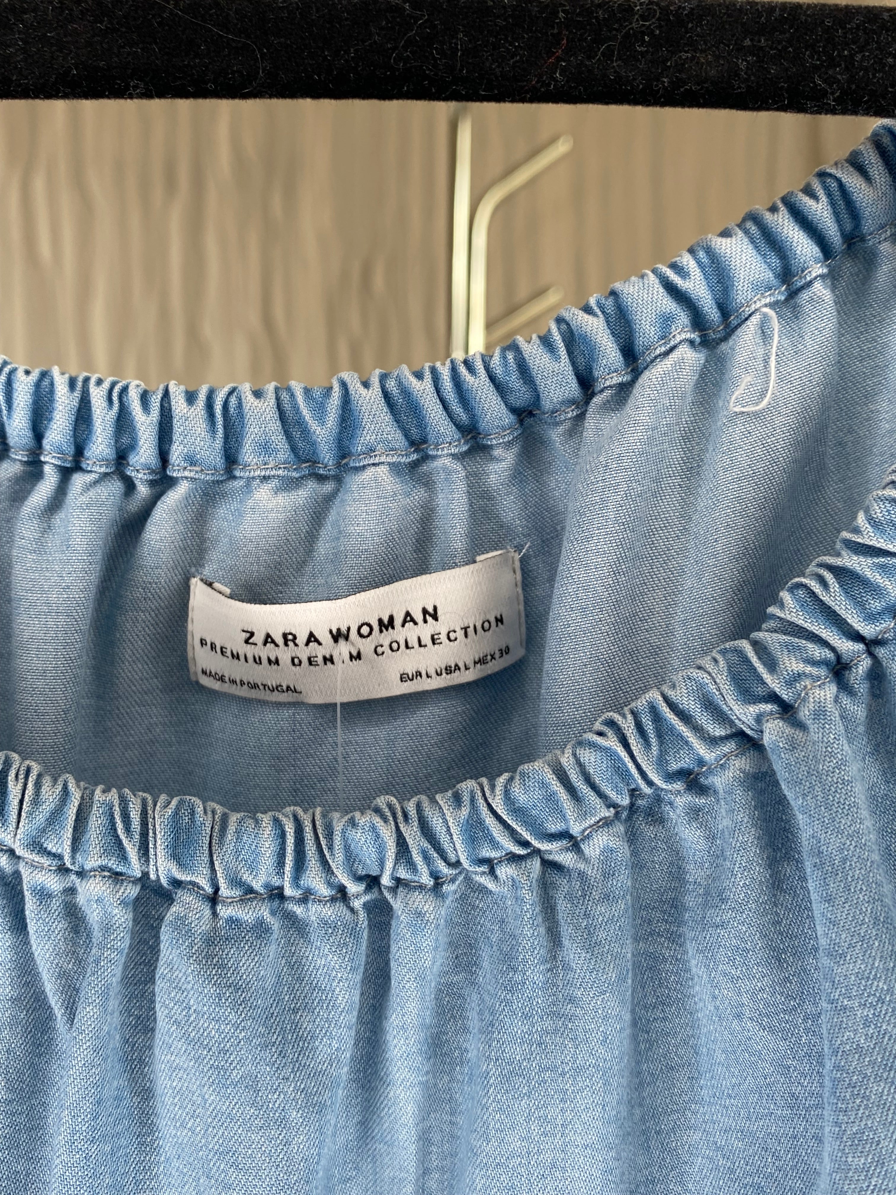 Blusa Azul mezclilla. Marca ZARA