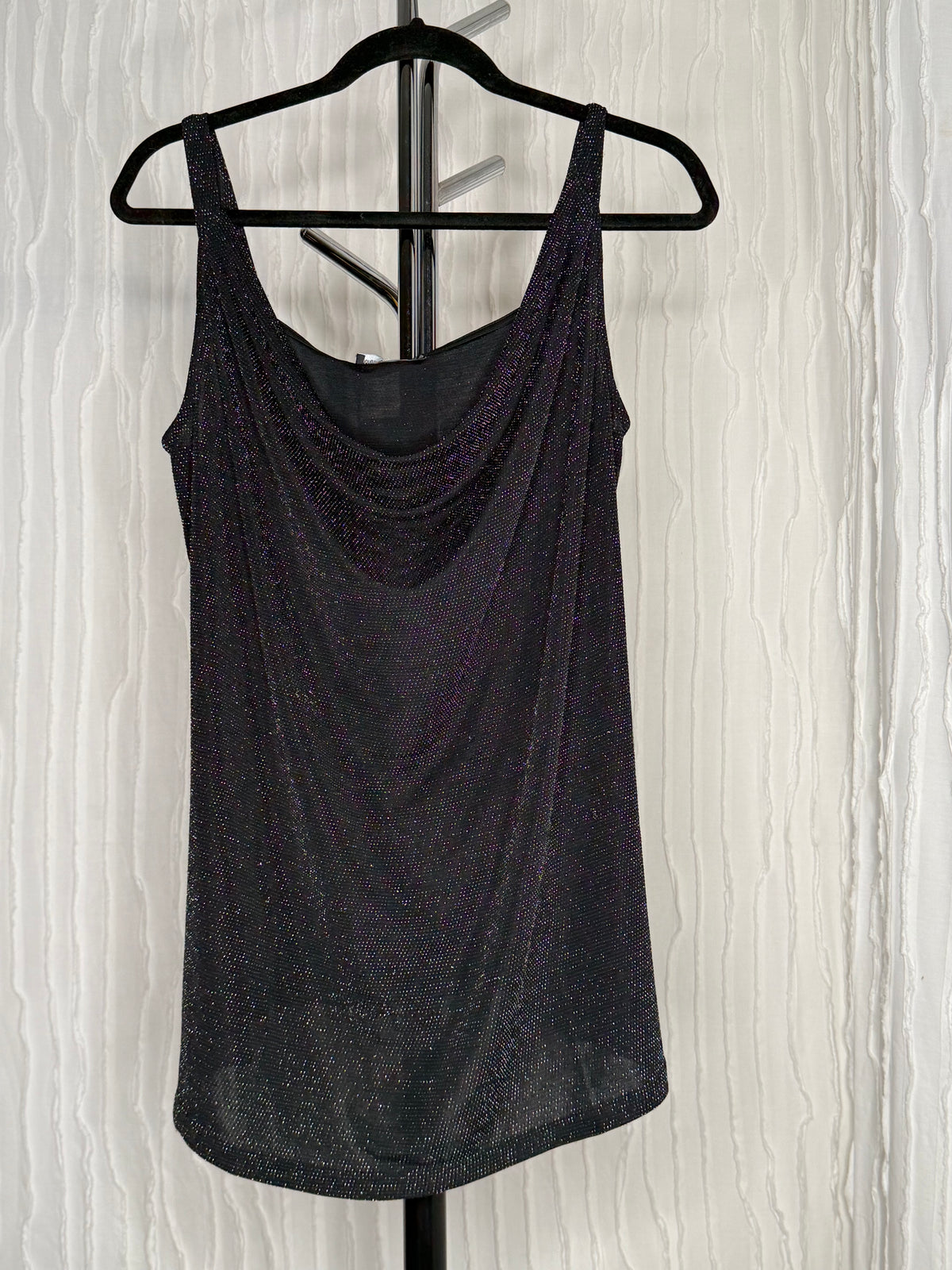 Top Negro . Marca Morethanangels